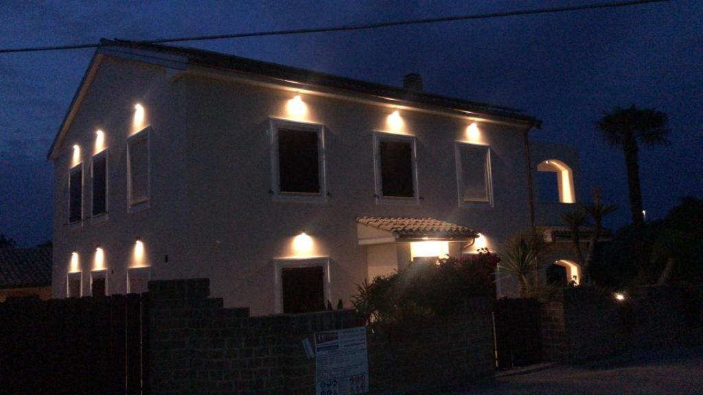 B&B Isa Loreto Bagian luar foto