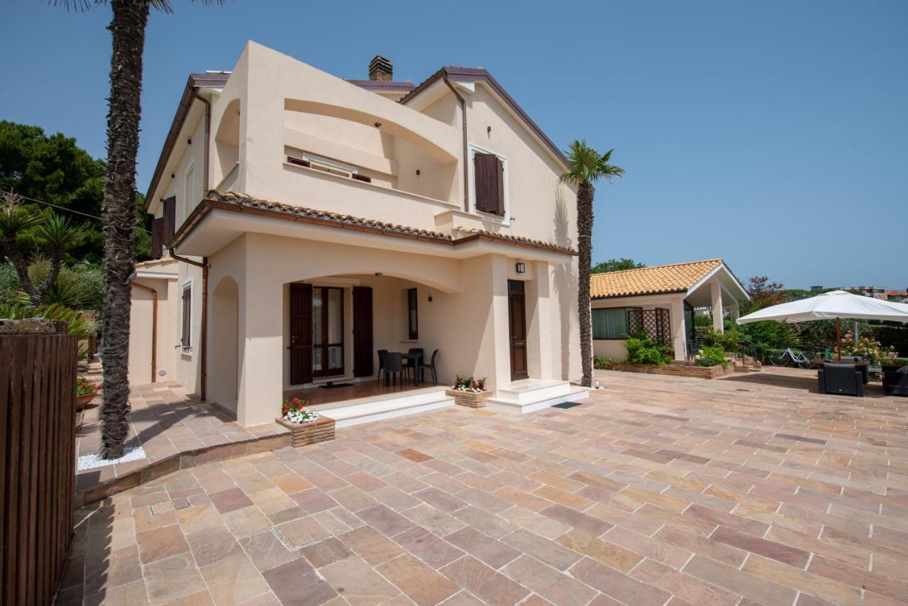 B&B Isa Loreto Bagian luar foto