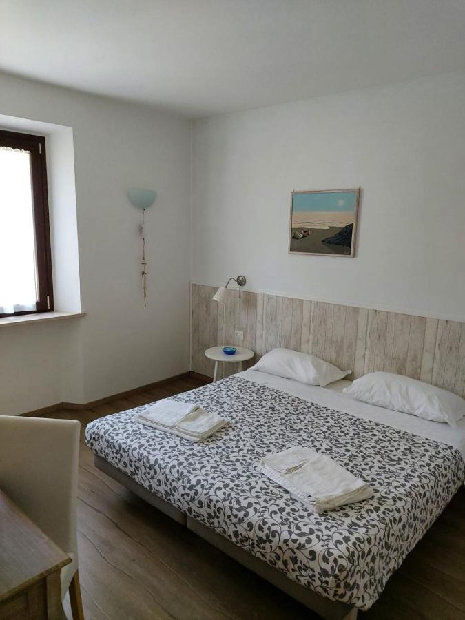 B&B Isa Loreto Bagian luar foto