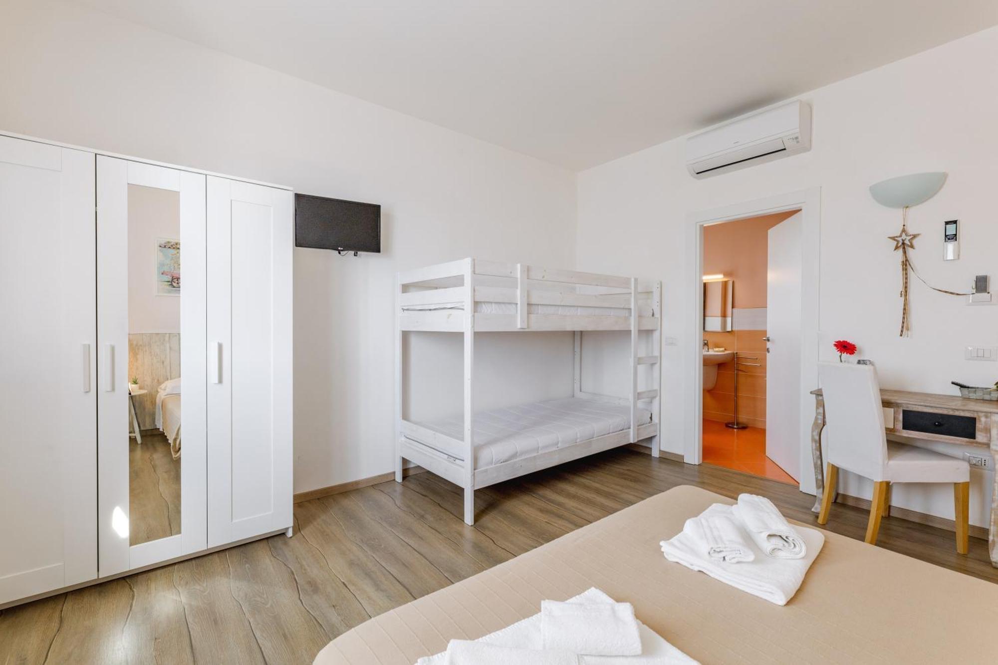B&B Isa Loreto Bagian luar foto