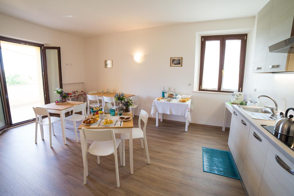 B&B Isa Loreto Bagian luar foto